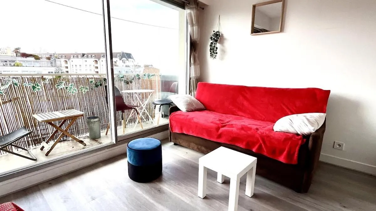 Sunny Studio With Balcony - Buttes Chaumont Park Paris Daire