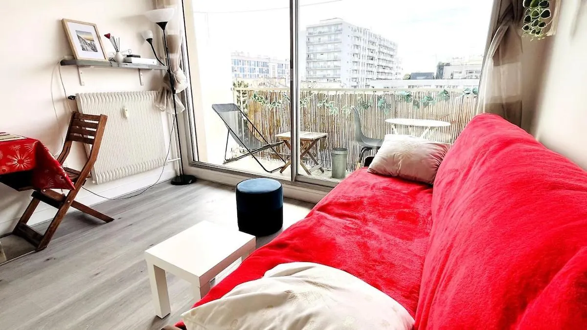 Sunny Studio With Balcony - Buttes Chaumont Park 파리