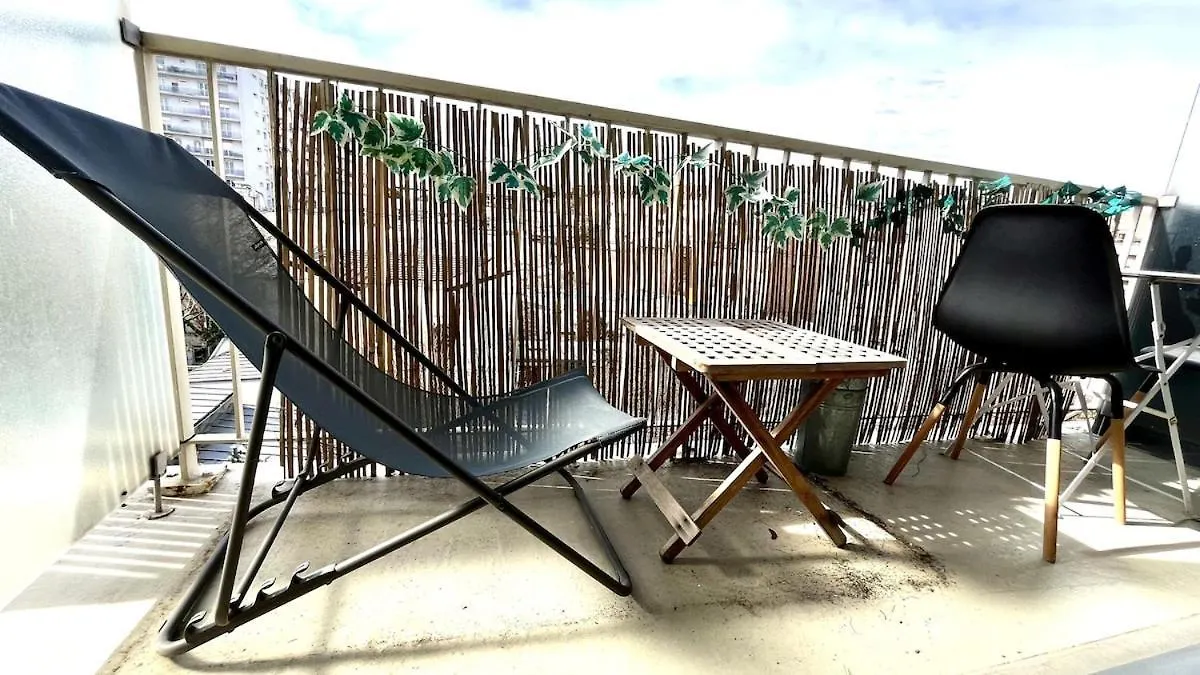 Sunny Studio With Balcony - Buttes Chaumont Park Paris Lägenhet