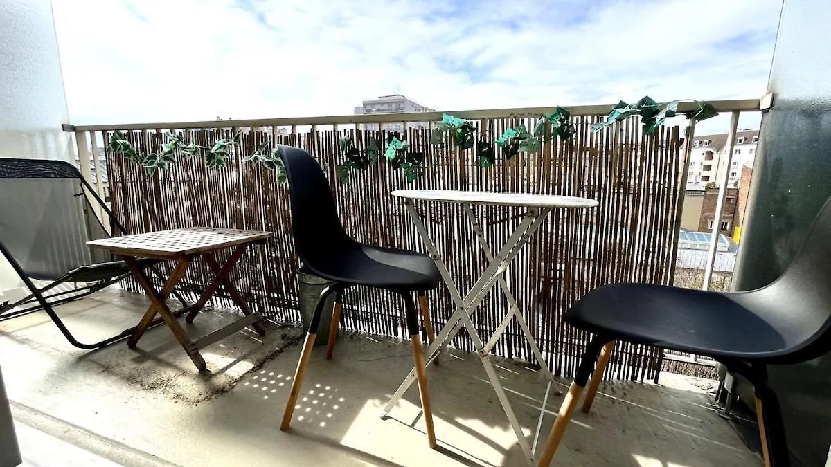 Sunny Studio With Balcony - Buttes Chaumont Park 파리