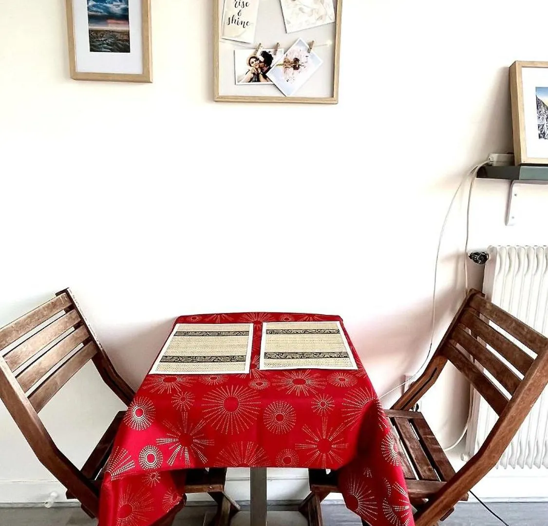 Sunny Studio With Balcony - Buttes Chaumont Park 파리 0*,