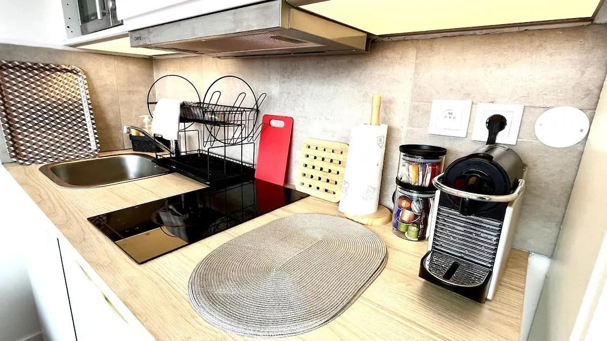 Sunny Studio With Balcony - Buttes Chaumont Park Paris 0*,  France